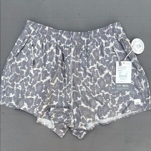 - Vuori Women's Shorts size medium NWT